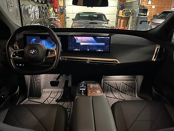 BMW iX 16 of 29
