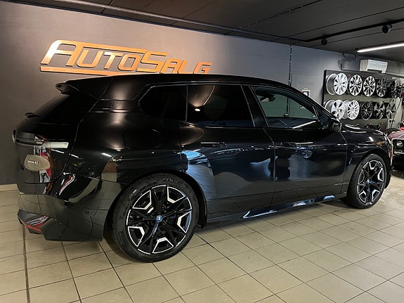 BMW iX 9 of 29