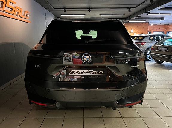 BMW iX 12 of 29