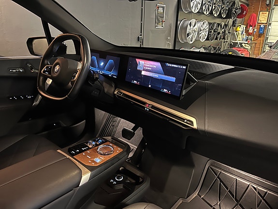 BMW iX 22 of 29