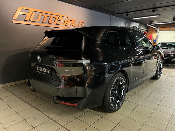 BMW iX 10 of 29