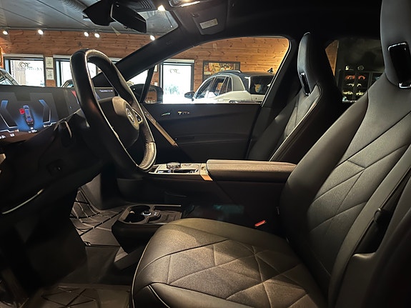 BMW iX 19 of 29