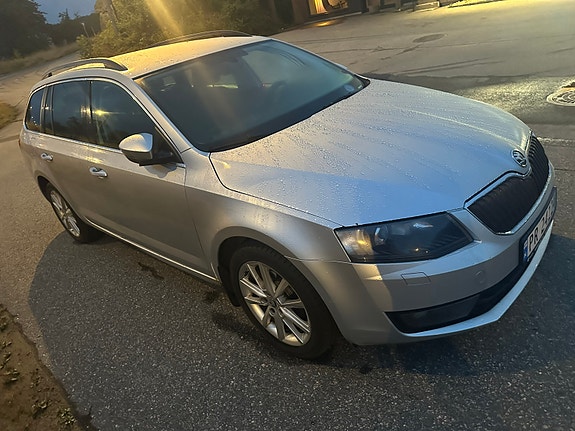 Skoda Octavia 2 of 5