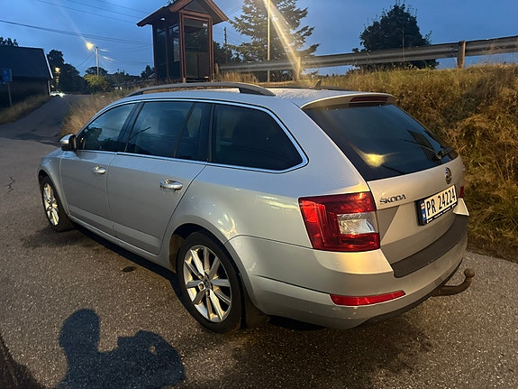 Skoda Octavia 3 of 5
