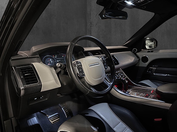 Land Rover Range Rover Sport 14 of 28