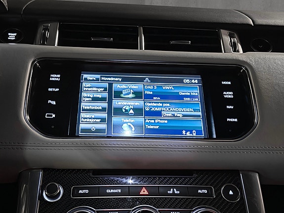 Land Rover Range Rover Sport 23 of 28
