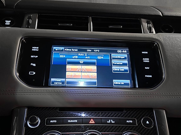 Land Rover Range Rover Sport 24 of 28
