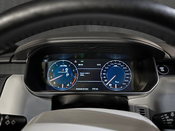 Land Rover Range Rover Sport 22 of 28