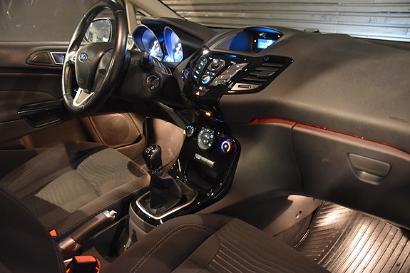 Ford Fiesta 13 of 17