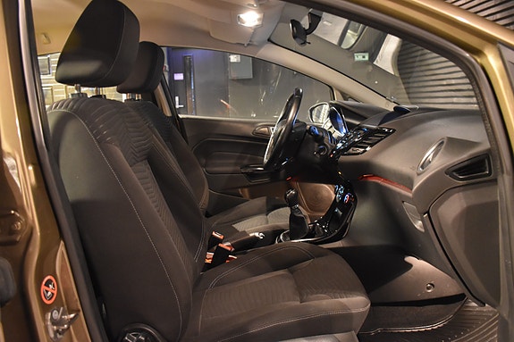 Ford Fiesta 12 of 17