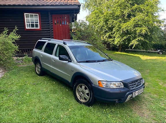 Volvo XC70 2 of 5