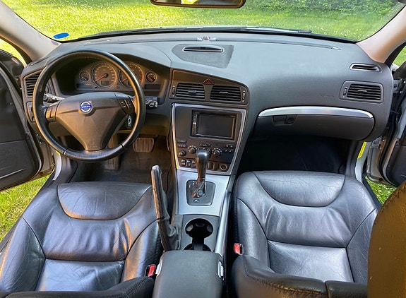 Volvo XC70 9 of 12