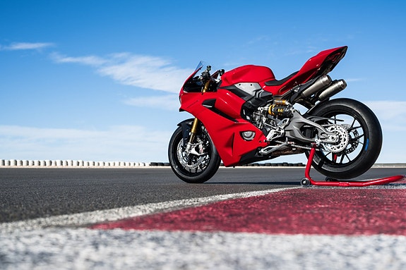 Ducati Panigale V2 / V2 S 2 of 11