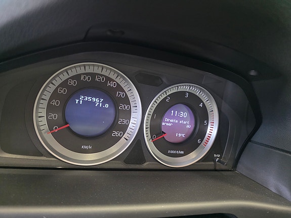 Volvo XC70 13 of 25