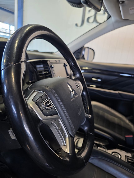 Mitsubishi Outlander 7 of 17