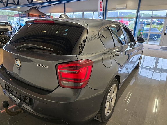BMW 116d 4 of 5