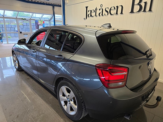 BMW 116d 3 of 5