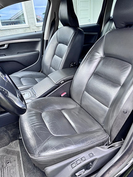 Volvo XC70 13 of 13