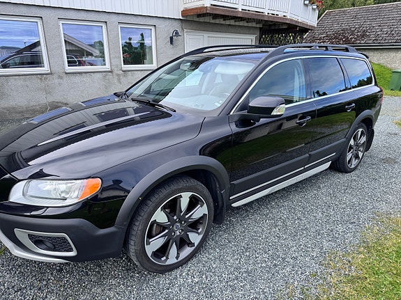 Volvo XC70 2 of 13