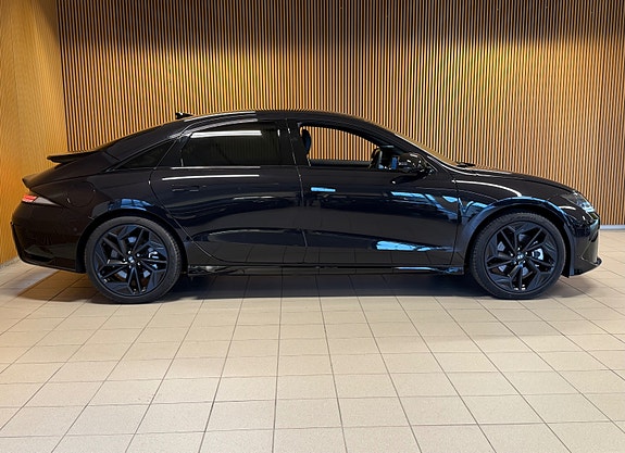 Hyundai Ioniq 6 3 of 5
