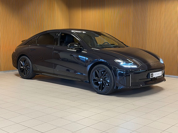 Hyundai Ioniq 6 2 of 5