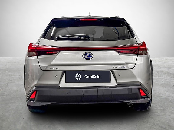 Lexus UX250h 4 of 5