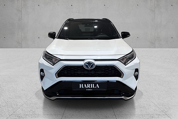 Toyota RAV4 Plug-in Hybrid 2 of 5