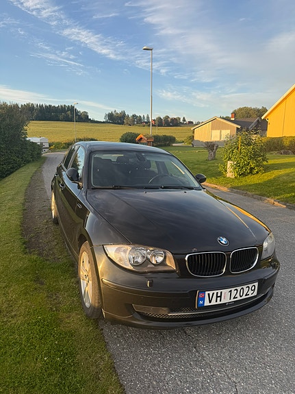 BMW 118d 2 of 5