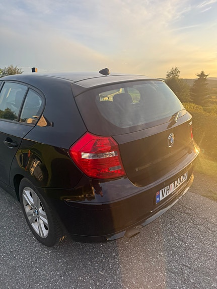 BMW 118d 4 of 5