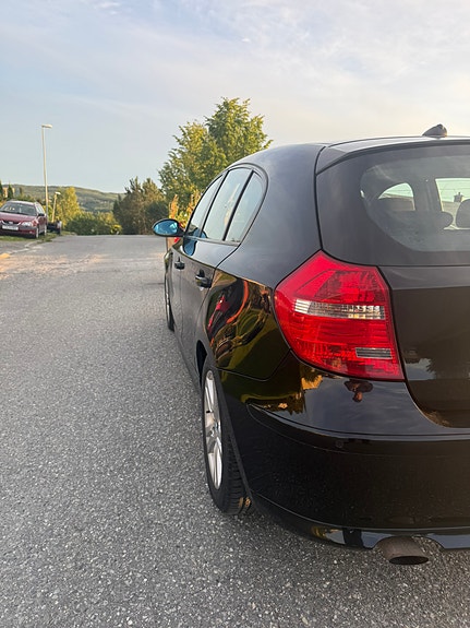 BMW 118d 3 of 5