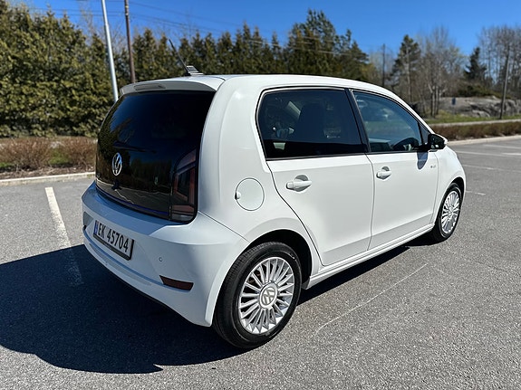 Volkswagen e-Up! 2 of 5