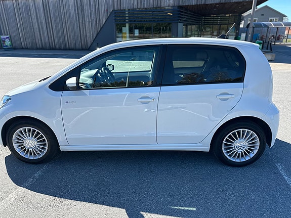 Volkswagen e-Up! 3 of 5