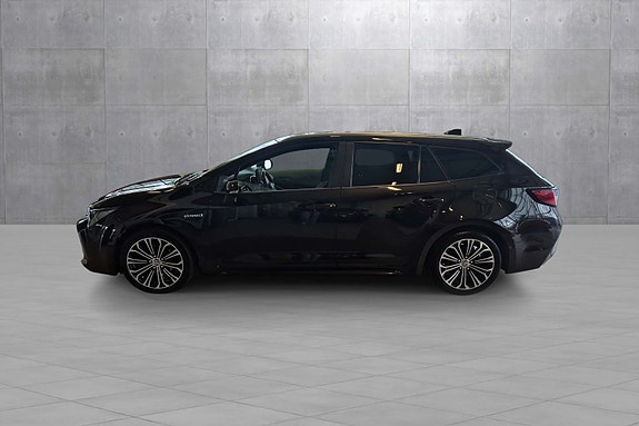 Toyota Corolla 2 of 5