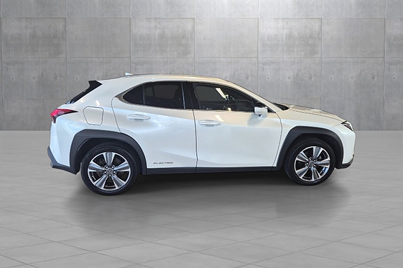 Lexus UX300e 6 of 22