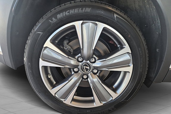 Lexus UX300e 22 of 22