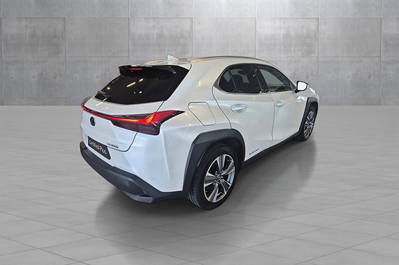 Lexus UX300e 5 of 5