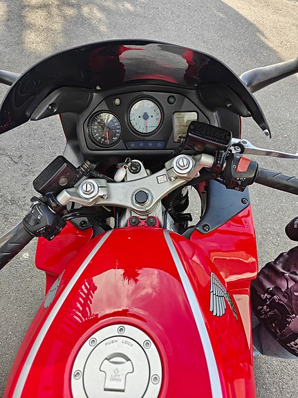 Honda VFR 800 4 of 6
