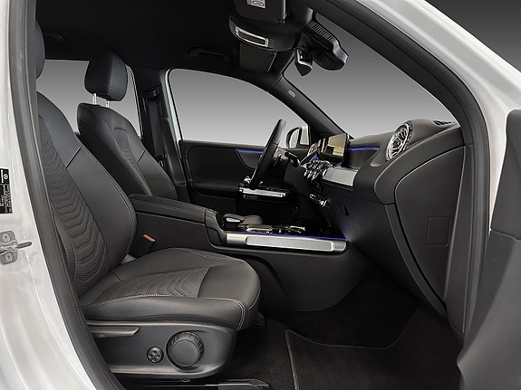 Mercedes-Benz EQB 18 of 23