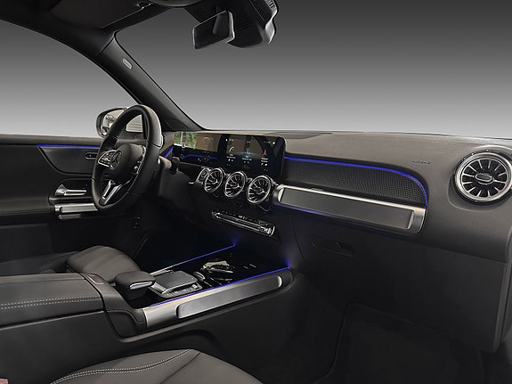 Mercedes-Benz EQB 20 of 23