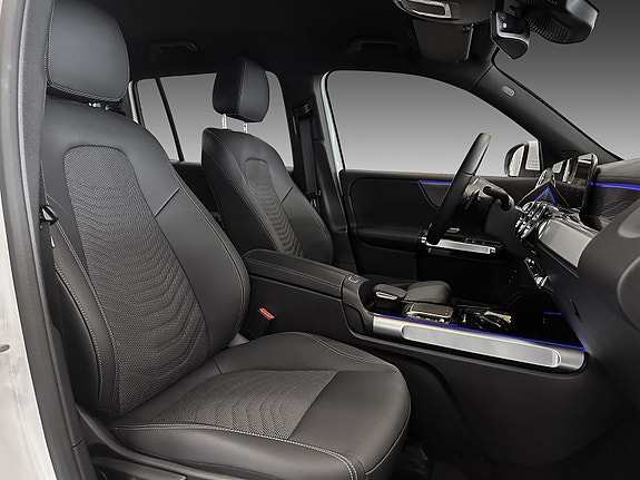 Mercedes-Benz EQB 19 of 23