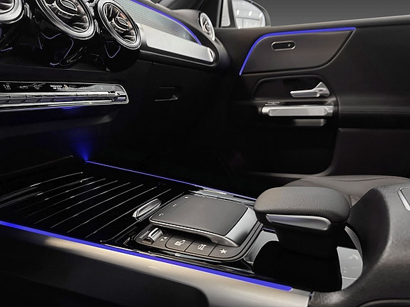 Mercedes-Benz EQB 15 of 23