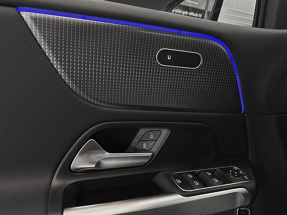 Mercedes-Benz EQB 17 of 23