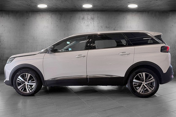 Peugeot 5008 2 of 23