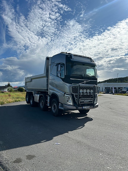 Volvo FH 540 8X4 2 of 5