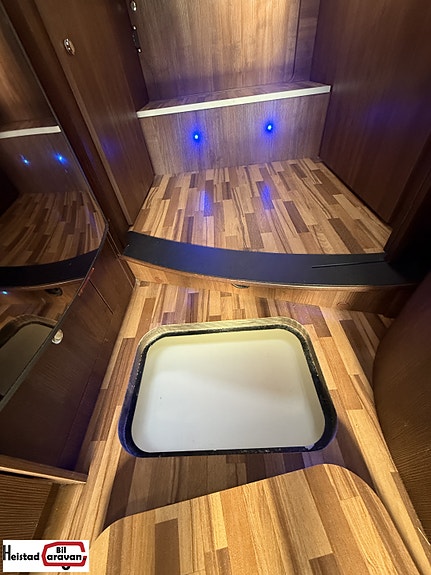 Laika Ecovip Helintegrert 2017 – Italiensk kvalitetsbobil med senkeseng og stor nyttelast 25 of 28