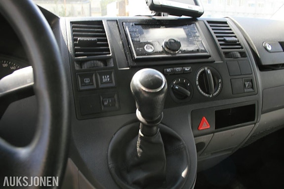 Volkswagen Caravelle 9 of 30