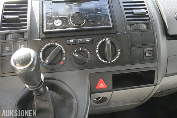 Volkswagen Caravelle 12 of 30