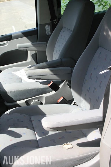 Volkswagen Caravelle 27 of 30