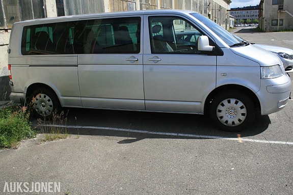 Volkswagen Caravelle 26 of 30
