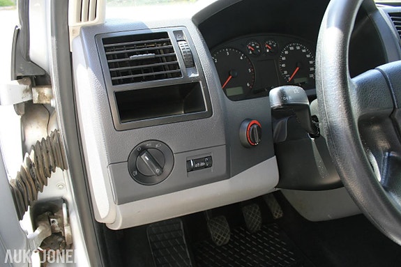 Volkswagen Caravelle 15 of 30